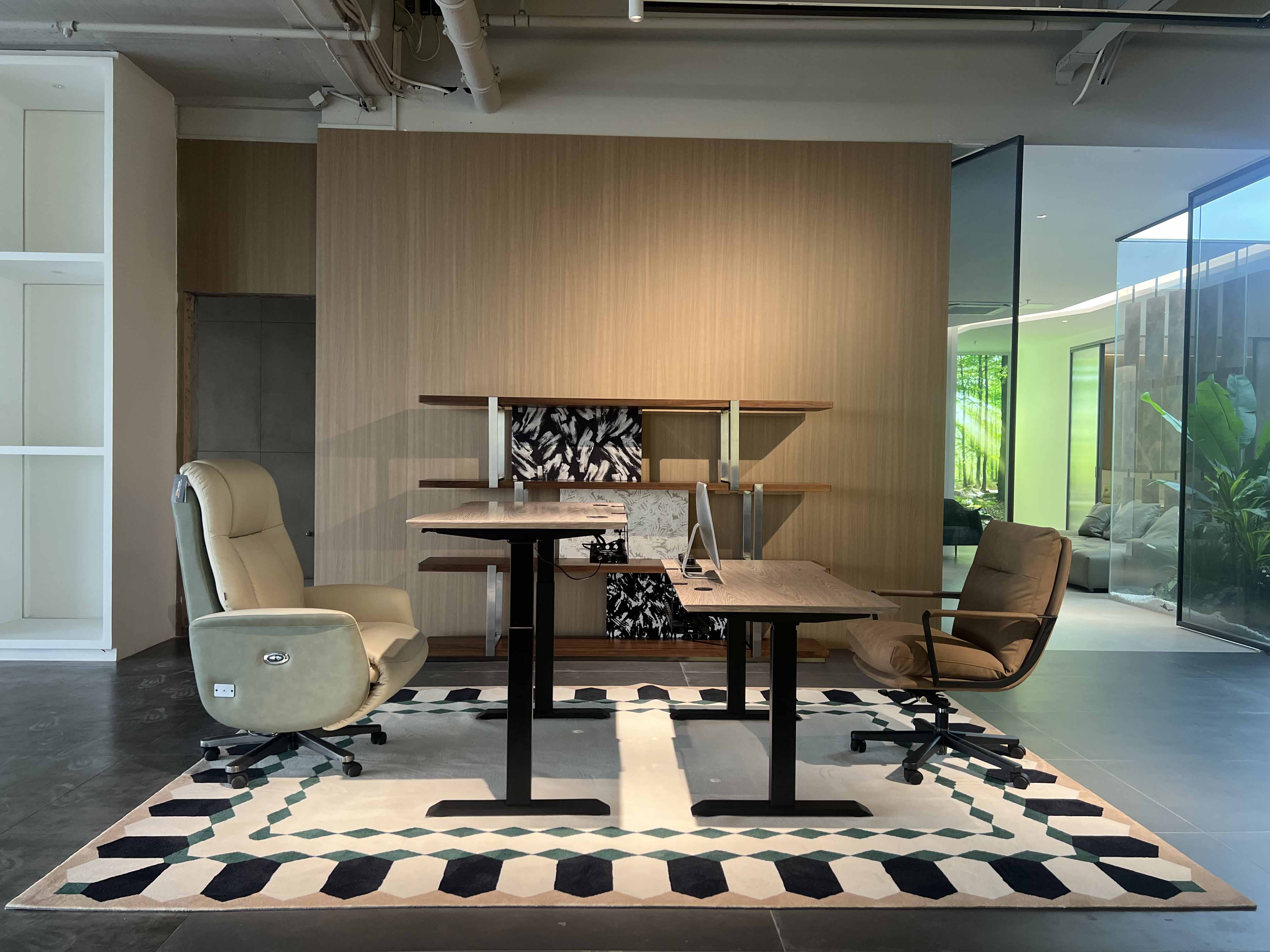 Wooden lift desk